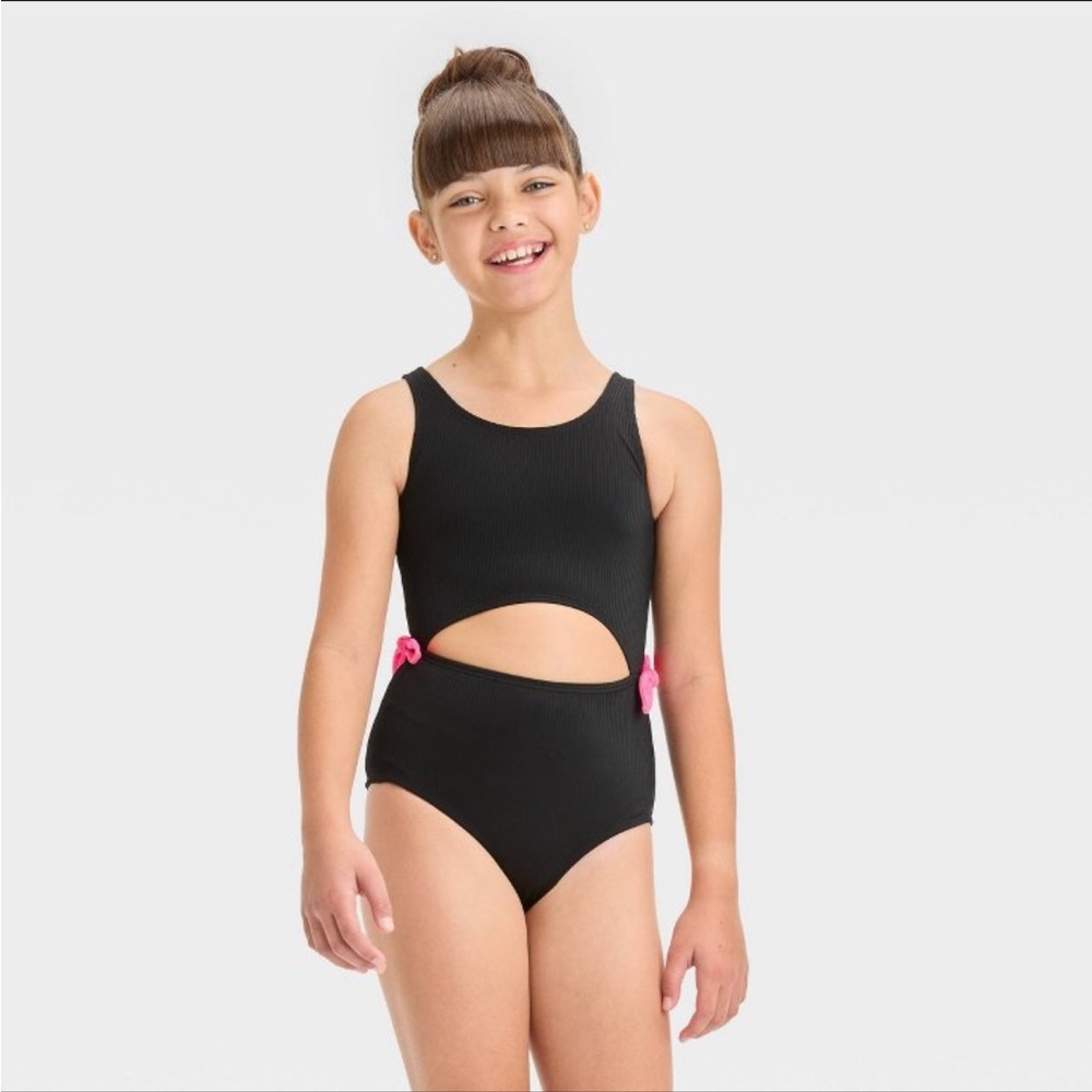 NWT Cat and Jack swimsuit. Size S (6/7)
